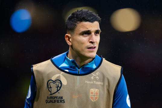 Mohamed Elyounoussi of Norway warms up