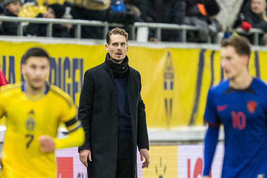 Head coach Daniel Bäckström of Sweden