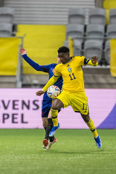 Kenneth Taylor of Netherlands and Josafat Mendes of Sweden