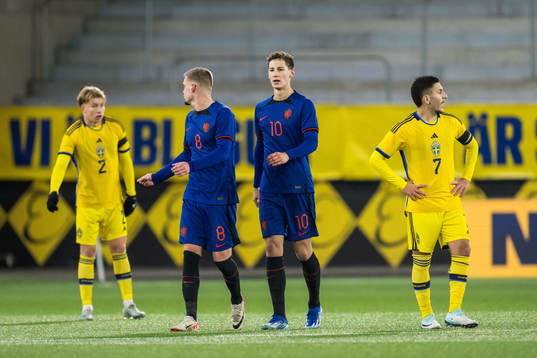 Daniel Svensson of Sweden and Kenneth Taylor and Ruben Van