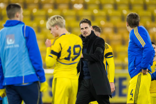 Head coach Daniel Bäckström of Sweden