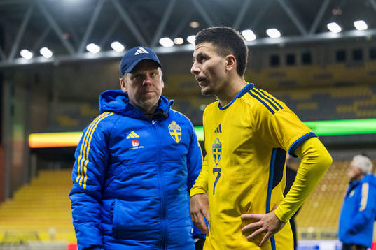 Assistant coach Viktor Eriksson and Roony Bardghji of