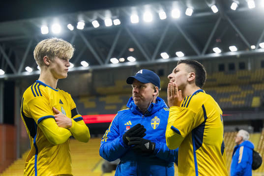 Lucas Bergvall, Assistant coach Viktor Eriksson and Roony