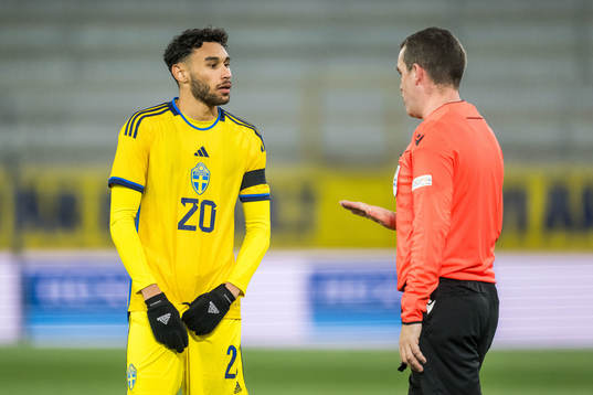 Joakim Persson of Sweden and Referee Rob Harvey