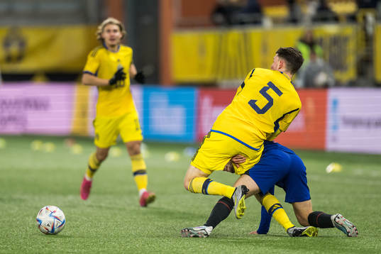 Dirk Proper of Netherlands and Noah Persson of Sweden
