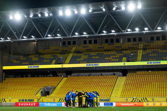 Players and staff of Sweden gather