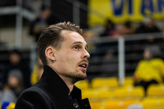 Head coach Daniel Bäckström of Sweden