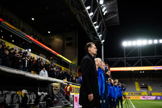 Head coach Daniel Bäckström of Sweden