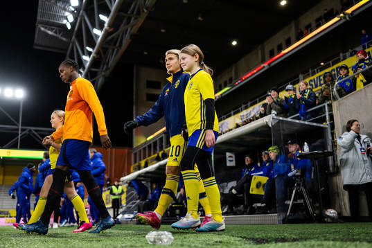 Emanuel Emegha of Netherlands and Sebastian Nanasi of