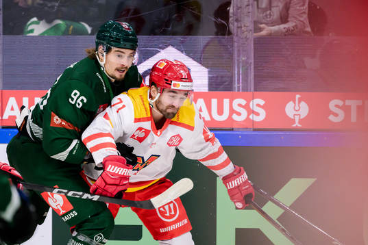 David Tomasek of Färjestad and Yanik Burren of EHC Biel