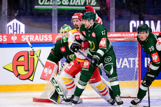 Goalkeeper Maxime Lagacé of Färjestad and Jere Sallinen