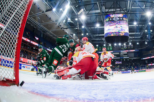 Marcus Westfält of Färjestad scores 1-0