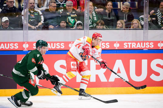 Oscar Lawner of Färjestad and Toni Rajala of EHC Biel