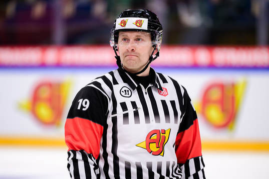 referee Riku Brander