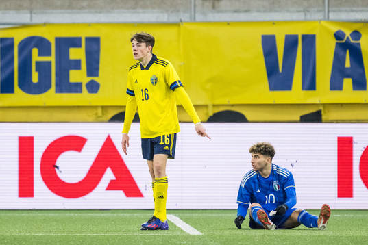 Sveriges Adam Stroud och Italiens Simone Pafundi