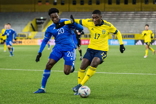 Italiens Wisdom Amey och Sveriges Emmannuel Tannor