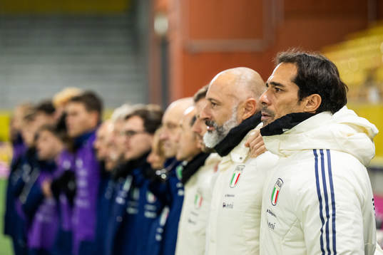 Italiens förbundskapten Bernardo Corradi vid line-up