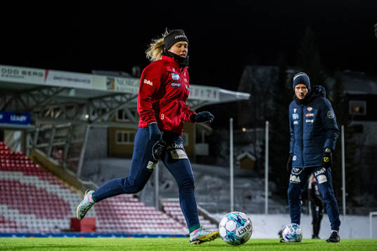 Kristina Svandal of Avaldsnes warms up
