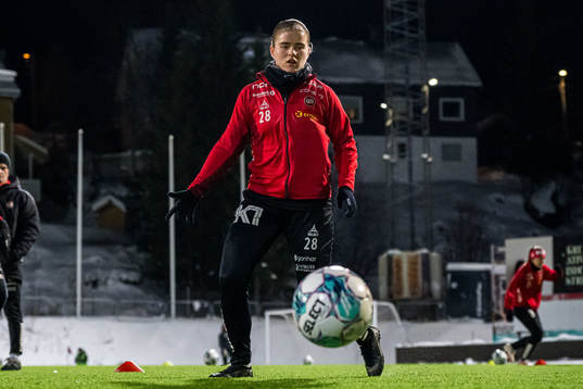 Ina Birkelund of TIL 2020 warms up