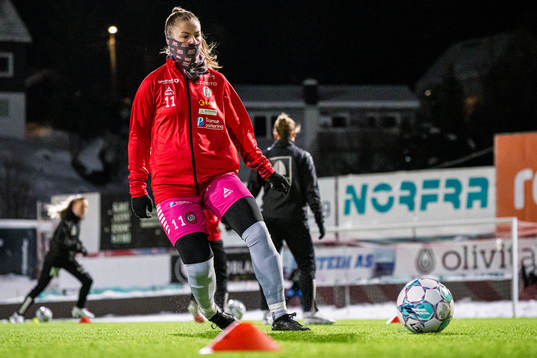 Ardita Iseni of TIL 2020 warms up