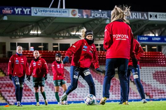 Trine Karin Øritzland of Avaldsnes warms up