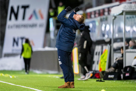 John Arne Riise, head coach of Avaldsnes, celebrates