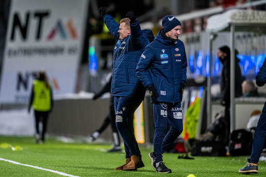 John Arne Riise, head coach of Avaldsnes, celebrates