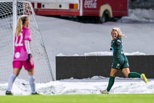 Maria Hovmark of Avaldsnes celebrates