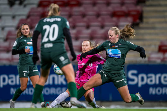 Oda Lillegård of TIL 2020 and Kaja Olsen of Avaldsnes