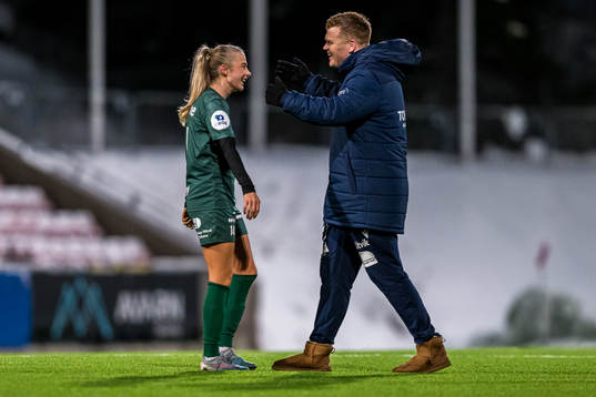 Sandra Østenstad of Avaldsnes and John Arne Riise, head