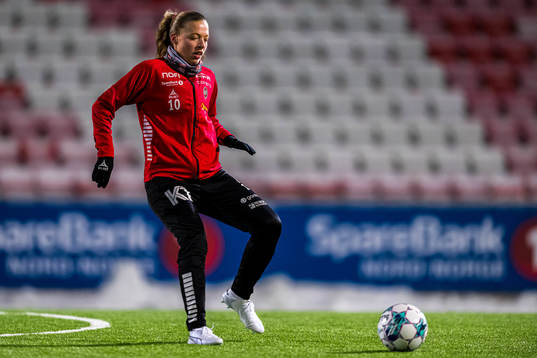 Emma Granlind of TIL 2020 warms up