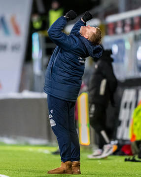 John Arne Riise, head coach of Avaldsnes, celebrates