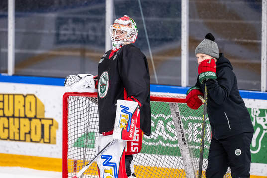 Målvakt Frederik Dichow och målvaktstränare Peter Iversen