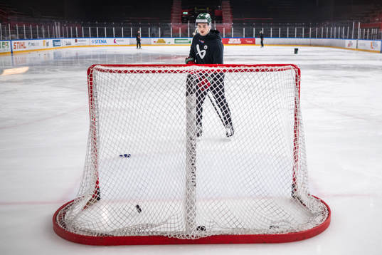 Frölunda J20s Rasmus Odelhög på is