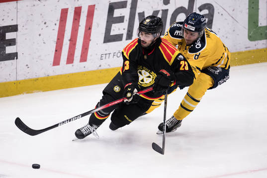 Brynäs IFs Tyler Vesel och Södertälje SKs William Wiå