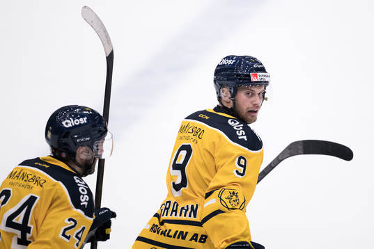 Södertälje SKs Viktor Grahn jublar