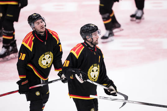 Brynäs IFs Johan Larsson deppar