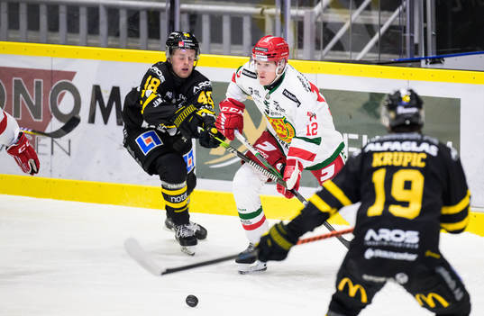 Västerås IKs Karl Andersson och Mora IKs Filip Björkman