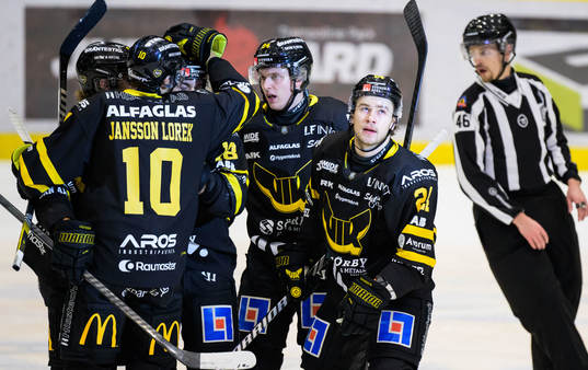 Västerås IKs Kyle Topping jublar