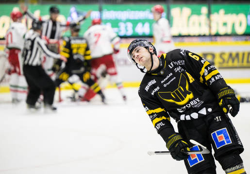 Västerås IKs Konstantin Komarek deppar