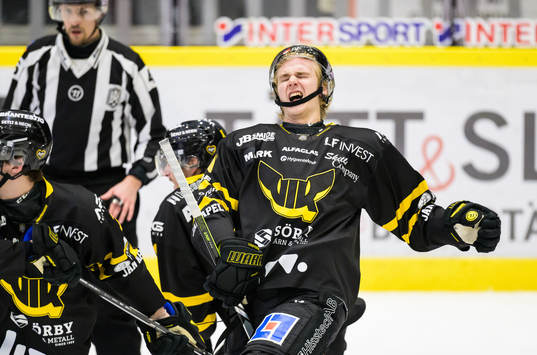 Västerås IKs Isak Skedung har ont