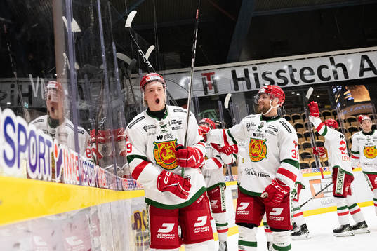 Moras Noah Steen och Markus Modigs jublar