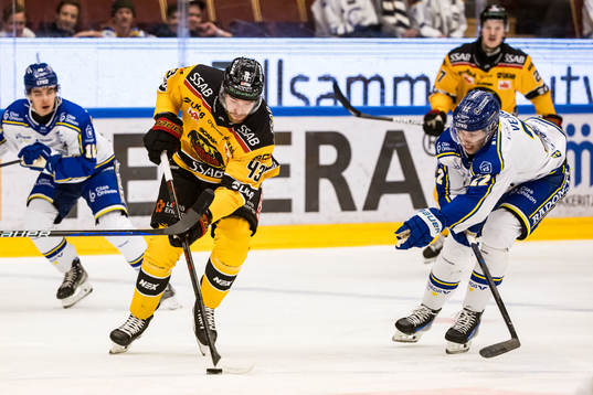 Luleå Hockeys Oscar Eklind och Leksands IFs Lukas Vejdemo