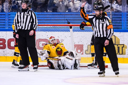 Luleå Hockeys målvakt Joel Lassinantti deppar