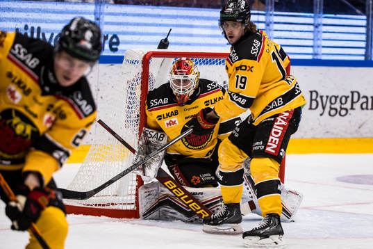 Luleås målvakt Joel Lassinantti och Mario Kempe