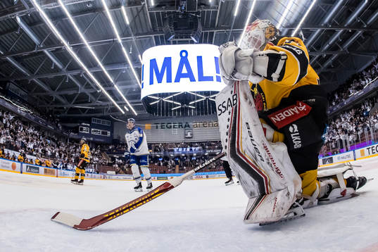 Luleås målvakt Joel Lassinantti deppar