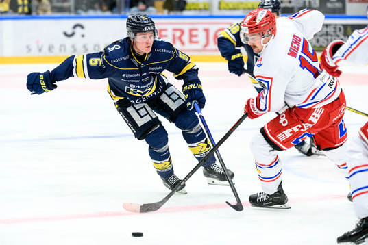 HV71s Victor Sjöholm och Timrås Panu Mieho