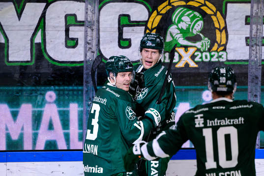Färjestads Joel Kellman och Victor Ejdsell jublar