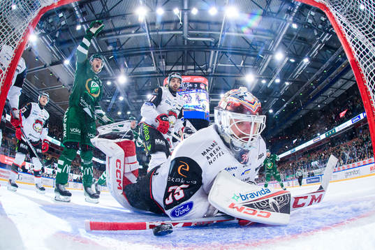 Färjestads Marcus Westfält jublar