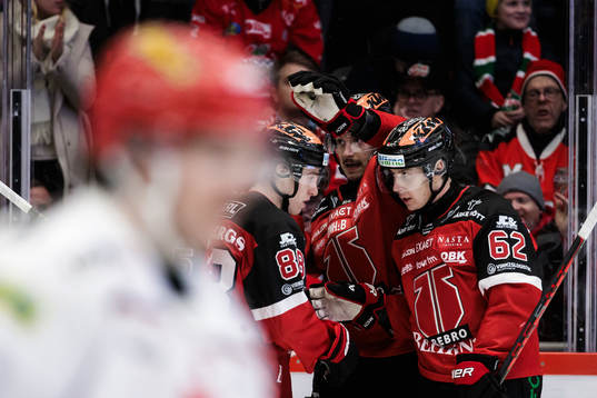 Örebros Robert Leino och Jonathan Lekkerimäki jublar